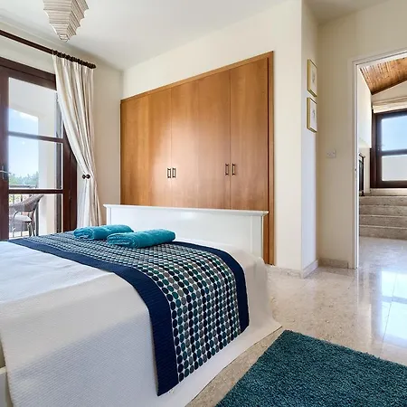 3 Bedroom Anassa With Private Pool And Gardens, Aphrodite Hills ヴィラ *