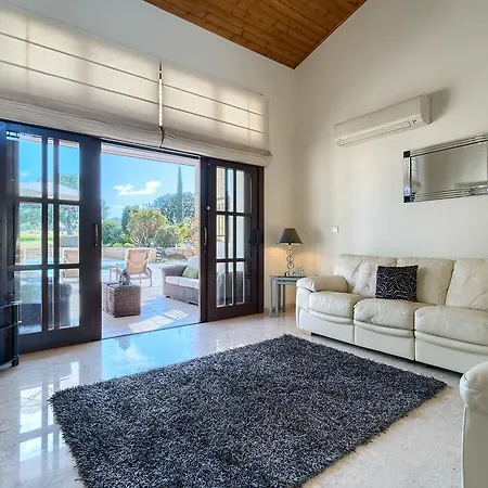 3 Bedroom Anassa With Private Pool And Gardens, Aphrodite Hills וילה
