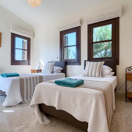 3 Bedroom Anassa With Private Pool And Gardens, Aphrodite Hills * קוקליה