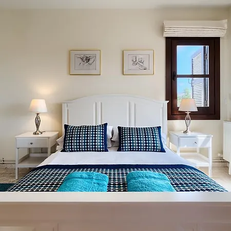 3 Bedroom Anassa With Private Pool And Gardens, Aphrodite Hills וילה
