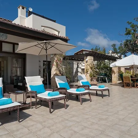 3 Bedroom Anassa With Private Pool And Gardens, Aphrodite Hills קוקליה