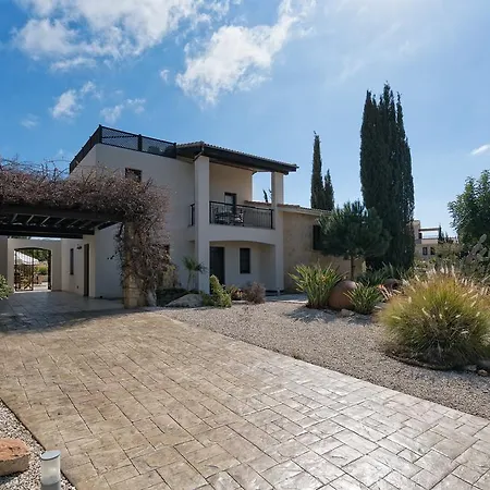 3 Bedroom Anassa With Private Pool And Gardens, Aphrodite Hills * קוקליה