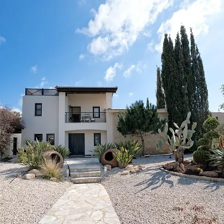 3 Bedroom Anassa With Private Pool And Gardens, Aphrodite Hills וילה קוקליה