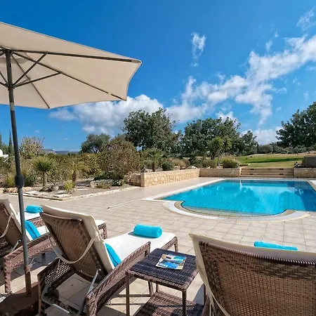 וילה 3 Bedroom Anassa With Private Pool And Gardens, Aphrodite Hills קוקליה