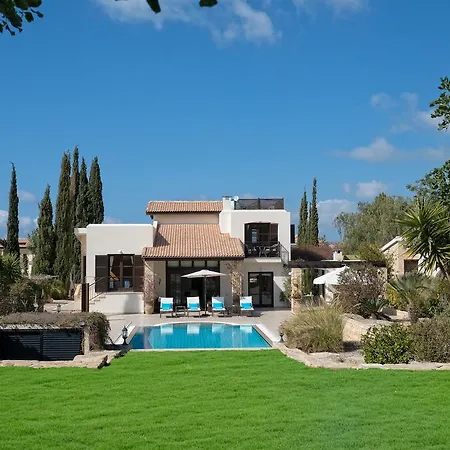 3 Bedroom Anassa With Private Pool And Gardens, Aphrodite Hills קוקליה