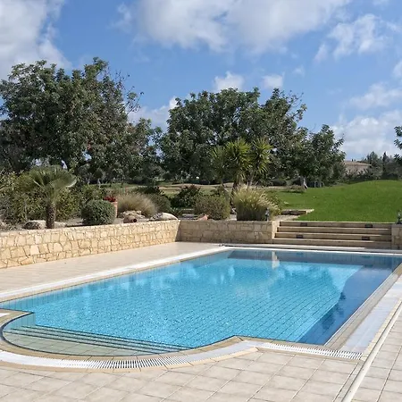 3 Bedroom Anassa With Private Pool And Gardens, Aphrodite Hills וילה *