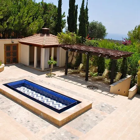 3 Bedroom Anassa With Private Pool And Gardens, Aphrodite Hills וילה